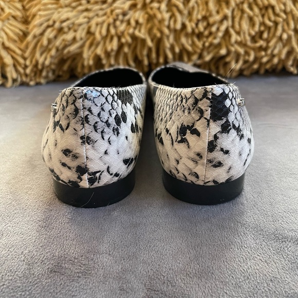 Gorgeous Calvin Klein “snakeskin” flats. Woman’s size 7. - Picture 4 of 5